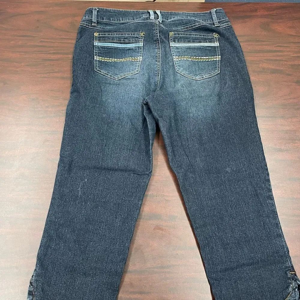 Signature Studio Contemporary Style Denim Capris Size 8 - Picture 3 of 5